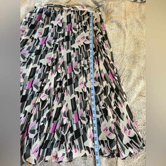 Jones New York Beautiful Silk Skirt fully lined. size 12 - Picture 5 of 10